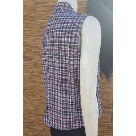 Sleeveless plaid button up ladies top - Picture 7 of 8